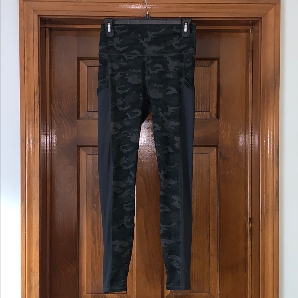 Fabletics Powerhold Mila camo leggings